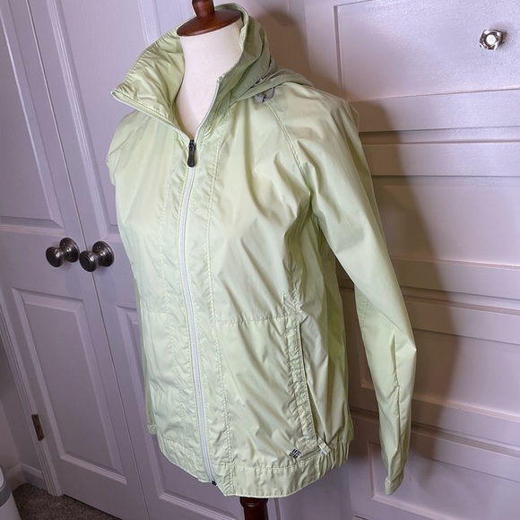 Columbia zip up lightweight windbreaker with hood - Picture 6 of 7